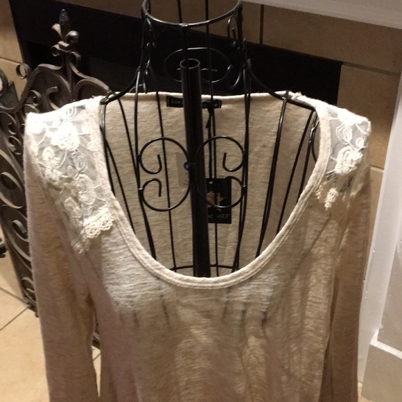 NWT Living Doll semi sheer Tunic❤️ - Picture 2 of 9